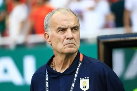 سقوط لا يمكن تقبله.. بيلسا يغادر تدريب أوروجواي رسميا